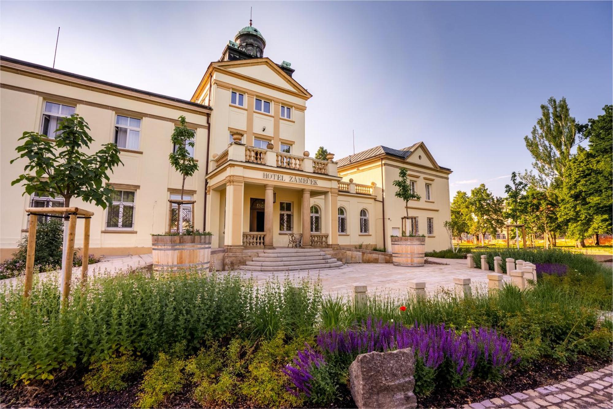 Hotel Zamecek Podebrady Exterior photo